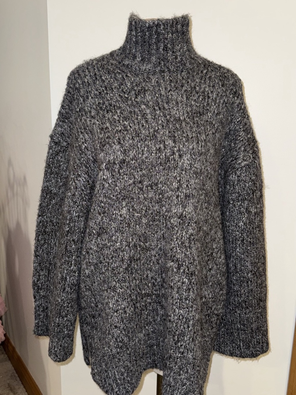 Zara Turtleneck Sweater in Gray Size Small NWT